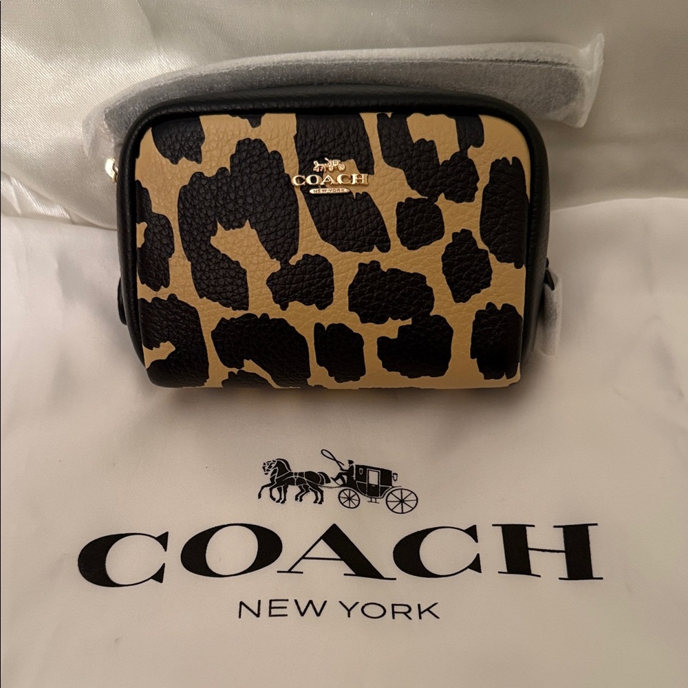 🖤 Coach NWT Pouch Wristlet With Leopard Print and Gold Hardware - Picture 5 of 7